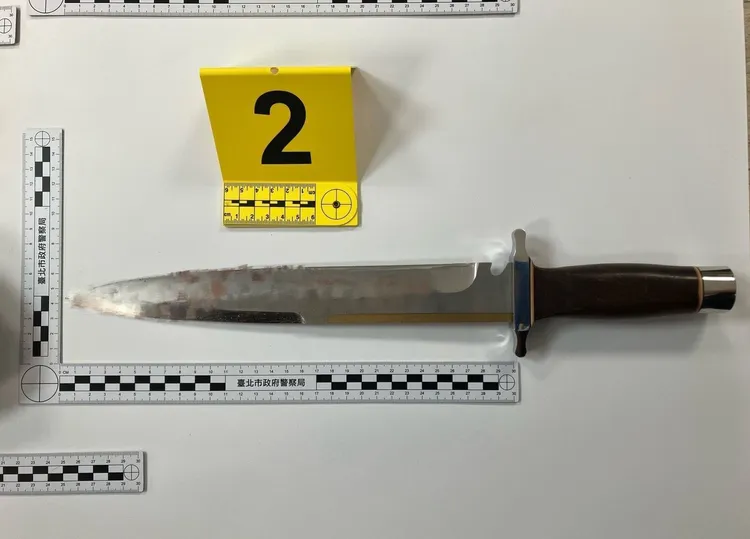 張文使用的兇刀。翻攝畫面