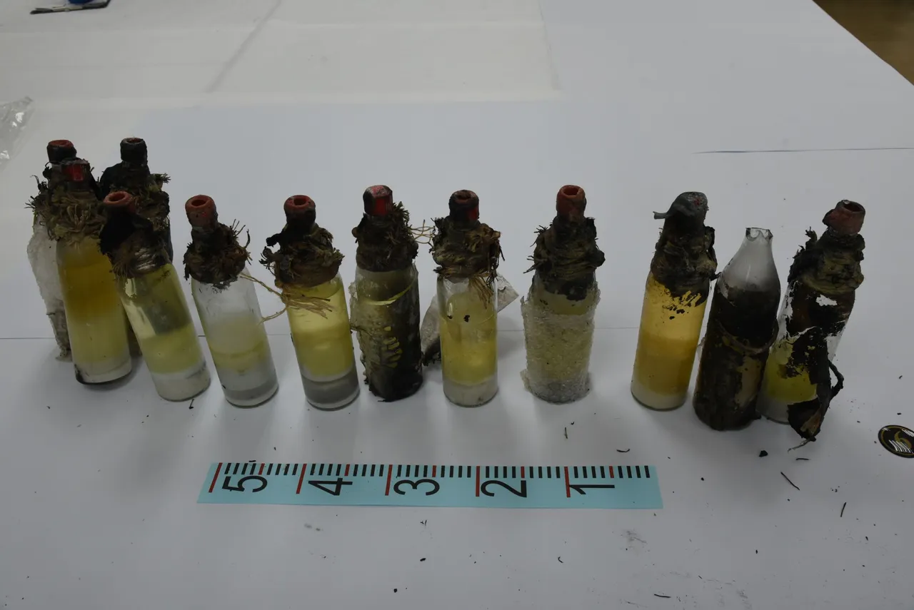 张文自制的汽油弹。翻摄画面