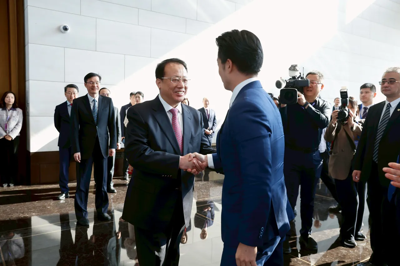 双城论坛主礼曝光！蒋万安赠纪念锡盘　寓意「双城好两岸好」