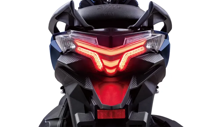 箭刃造型LED尾燈強化整體夜間辨識度。業者提供