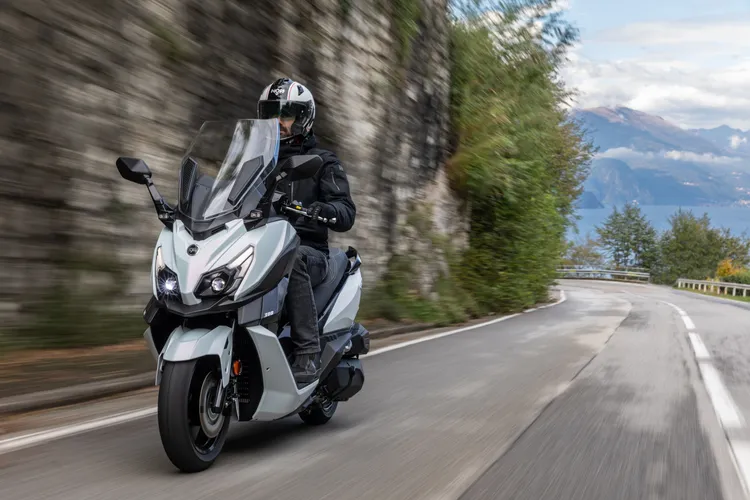 CRUISYM搭載278.3c.c.單缸水冷引擎，具備26PS最大馬力與2.67kgm最大扭力。業者提供