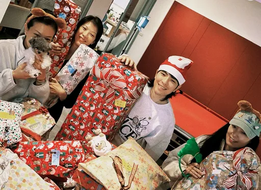 独家｜萧敬腾偕爱妻揪林熙蕾亲手包400份礼物　让偏乡孩童感受圣诞温情