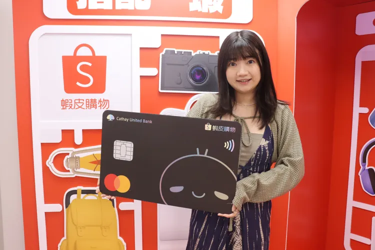 「12.12狂歡生日慶」期間，可享刷國泰世華蝦皮購物聯名卡最高28%蝦幣回饋。蝦皮購物提供