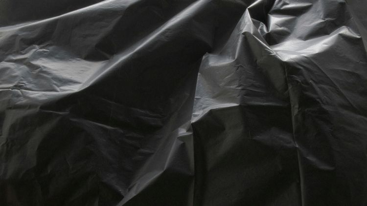 69歲男「頭套垃圾袋、雙手被反銬」　離奇陳屍飯店浴室