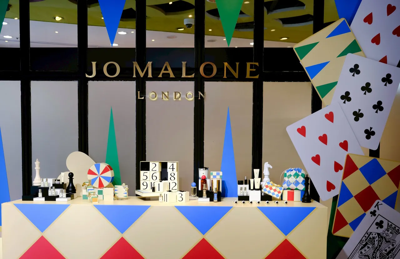 Jo Malone London「英伦放玩派对快闪店」展示多款LINE礼物组合优惠。品牌提供