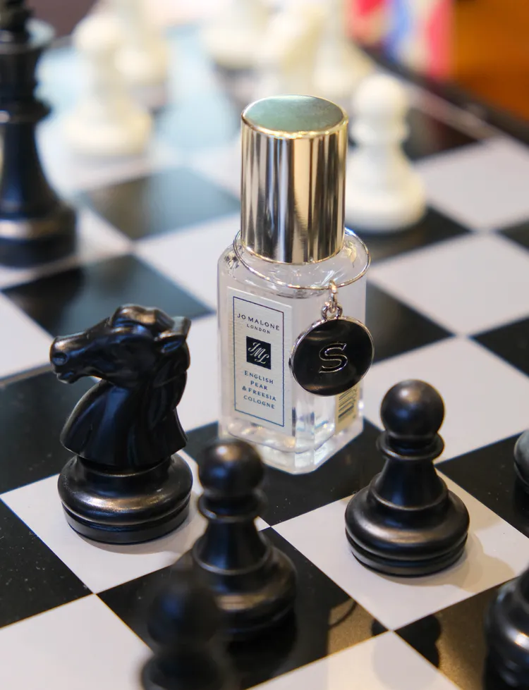 消費者凡完成指定任務，即可獲得Jo Malone London客製化字母吊飾。品牌提供