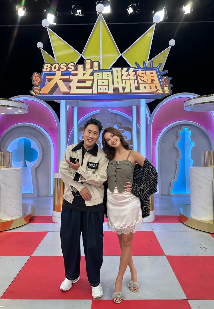 余祥銓（左）、薔薔今天進棚錄影。鴻凱娛樂提供