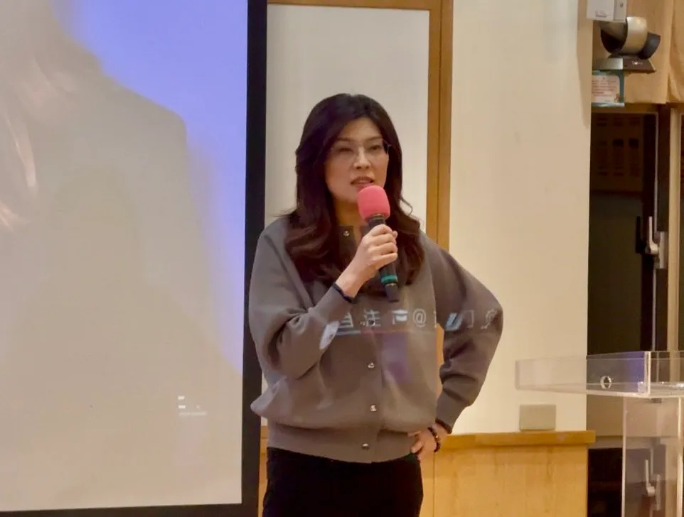 郑丽文呛学生挑衅、教授无脑！学生叹「被羞辱」：这是百年大党主席的高度？