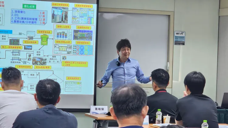 睿華國際管理顧問公司積極輔導中高齡同仁轉任專業顧問，延續職涯價值。業者提供