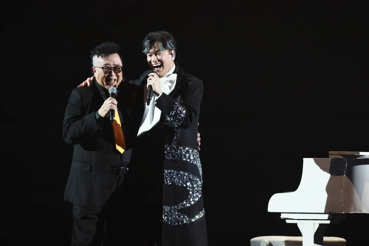 李圣杰与恩师鲍比达感动同框。彭欣伟摄