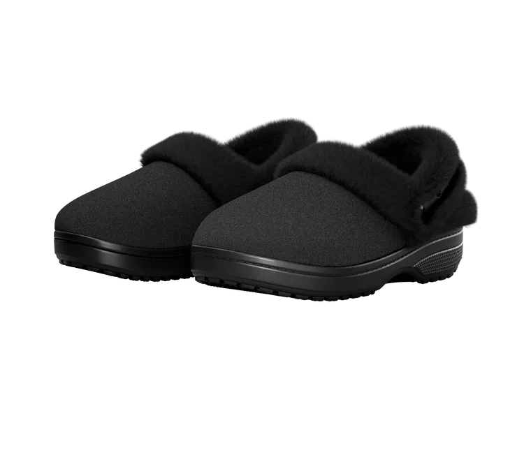 Crocs Unfurgettable Clog黑色，1980元。品牌提供