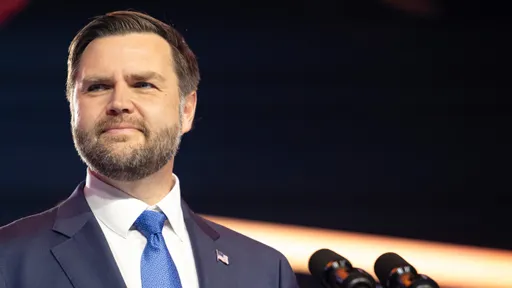 MAGA大会砲火四射形同「内战」　范斯受拥戴参选总统成「少主」