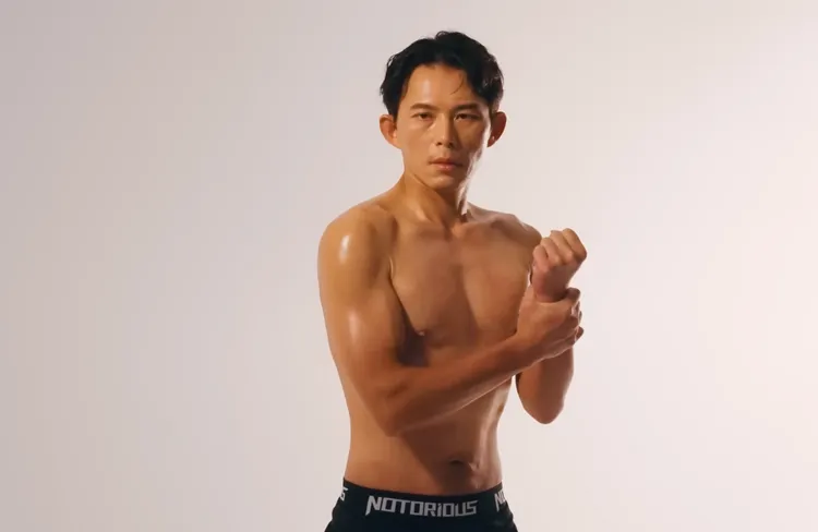 黃國昌猛男照。翻攝自黃國昌YT