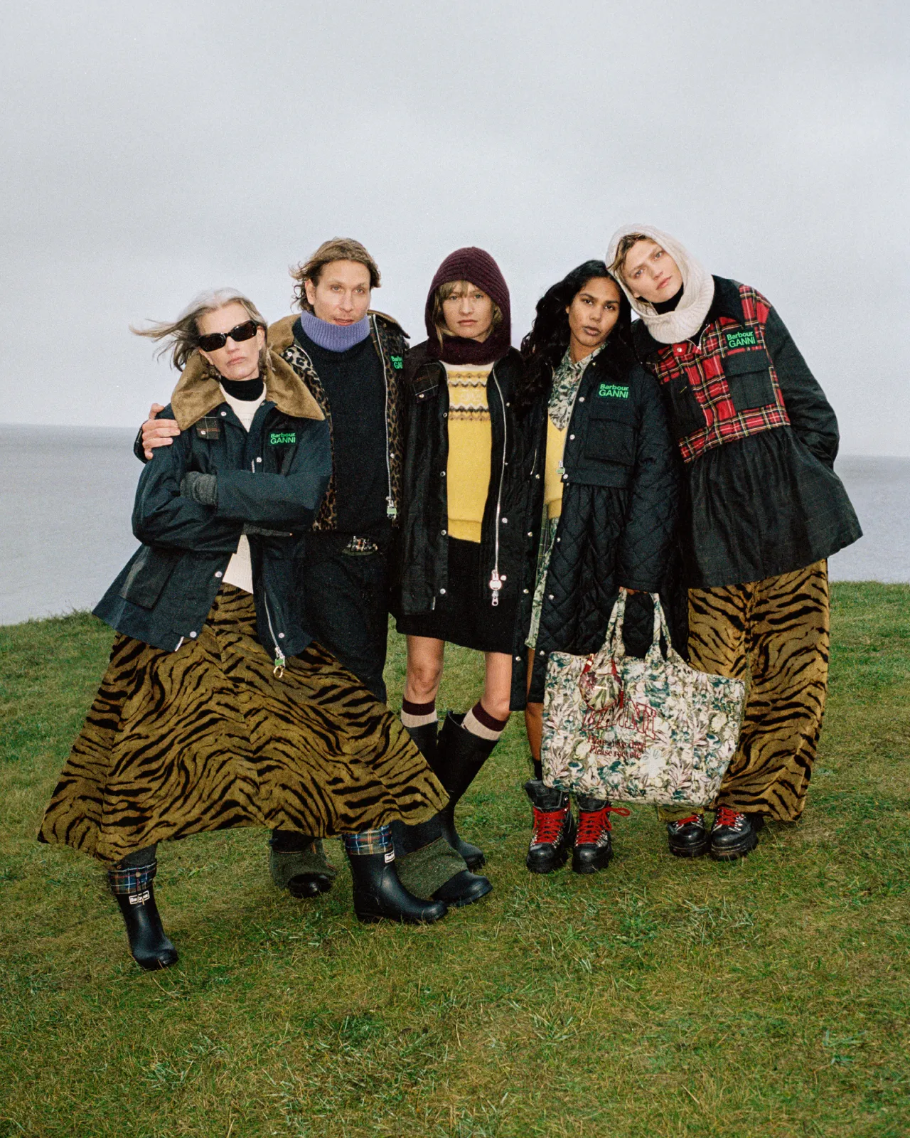 Barbour与GANNI第四度推出联名系列。品牌提供