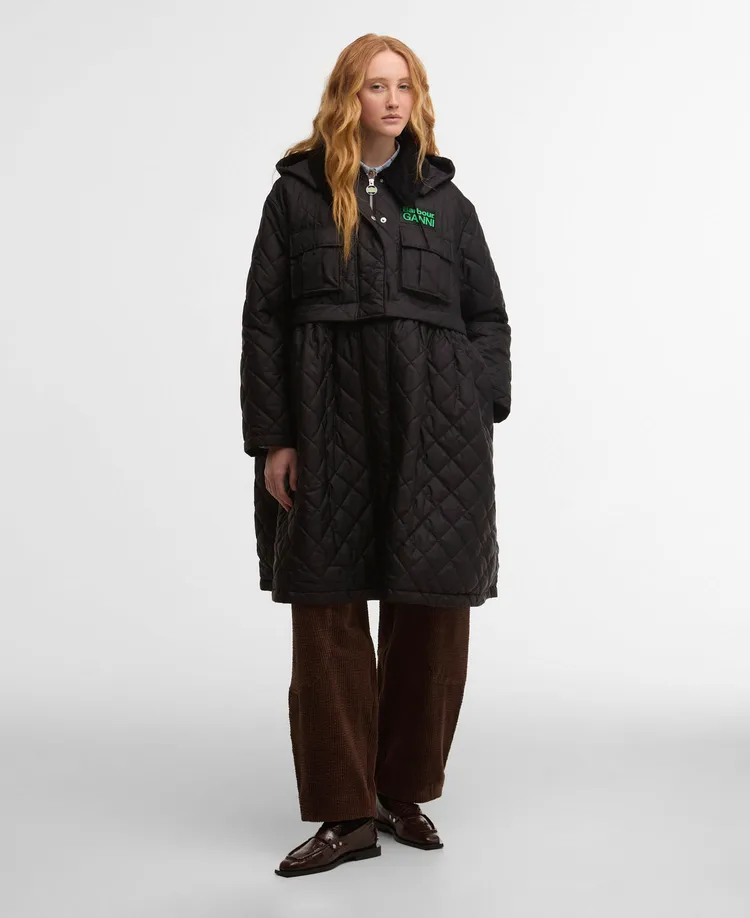 Barbour x GANNI Peplum絎縫鋪棉外套，2萬元。品牌提供