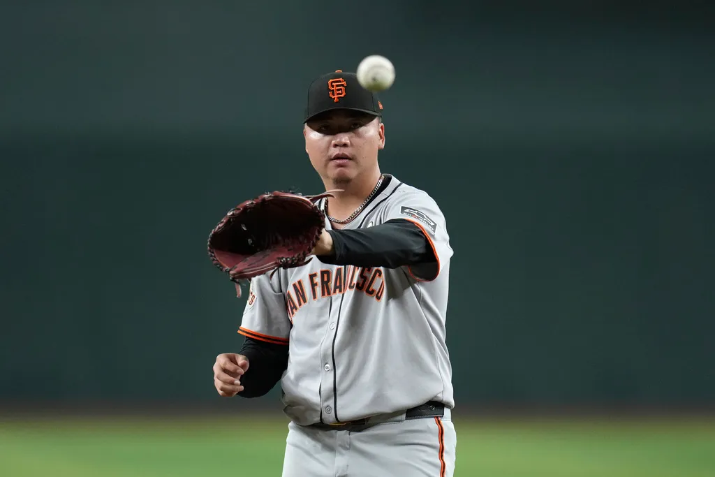  邓恺威大联盟先发位置拉警报！巨人砸69亿签下资深强投