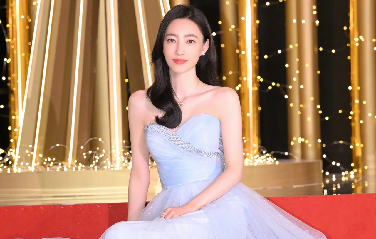 女星王丽坤因前夫涉诈骗案，演艺事业跟著一蹶不振。翻摄王丽坤微博