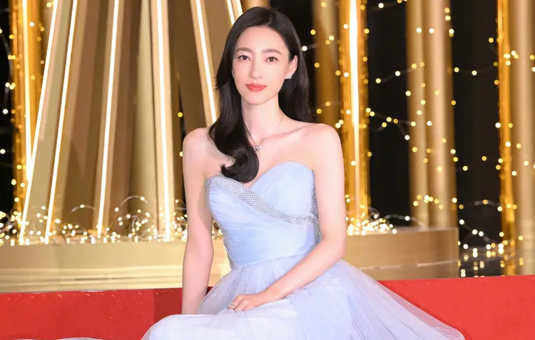 女星王麗坤因前夫涉詐騙案，演藝事業跟著一蹶不振。翻攝王麗坤微博