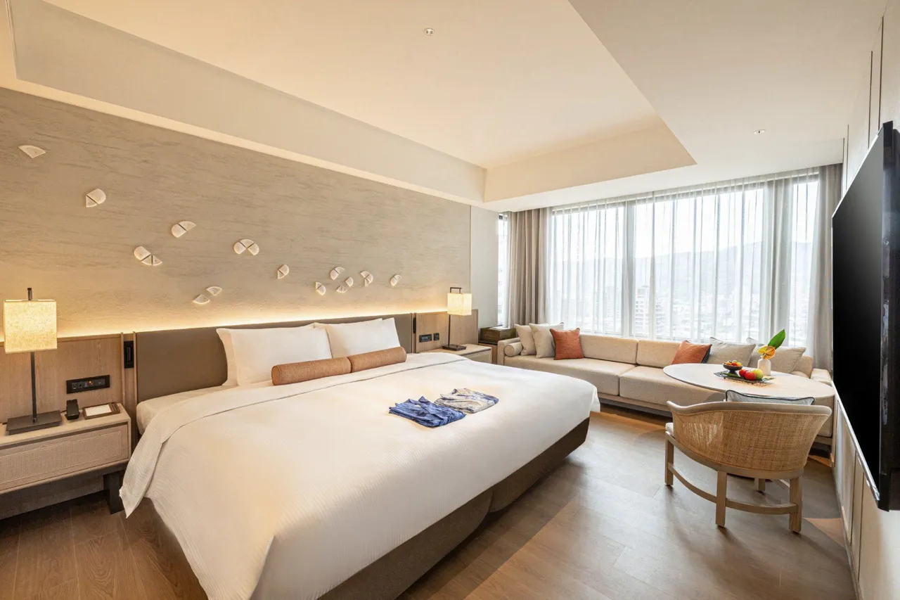 北投晶泉丰旅推出「从心．澄净」两天一夜住房专案，两人同行入住每晚1万230元起即可入住泉源客房，享受白磺泉疗愈与冬季艺旅体验。晶泉丰旅提供