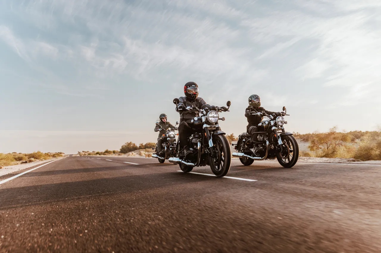 作为品牌巡航旗舰，著重长途骑乘舒适性，配置宽把手与稳定车架设定。建议售价：NT$312,800 元起。原厂照片