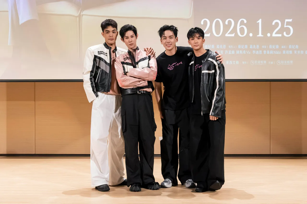 夏和熙（左二起）、葛兆恩、纪成澔现身首场「介绍会」，正式公布新卡司杨翘硕（左一）登场。结果娱乐提供