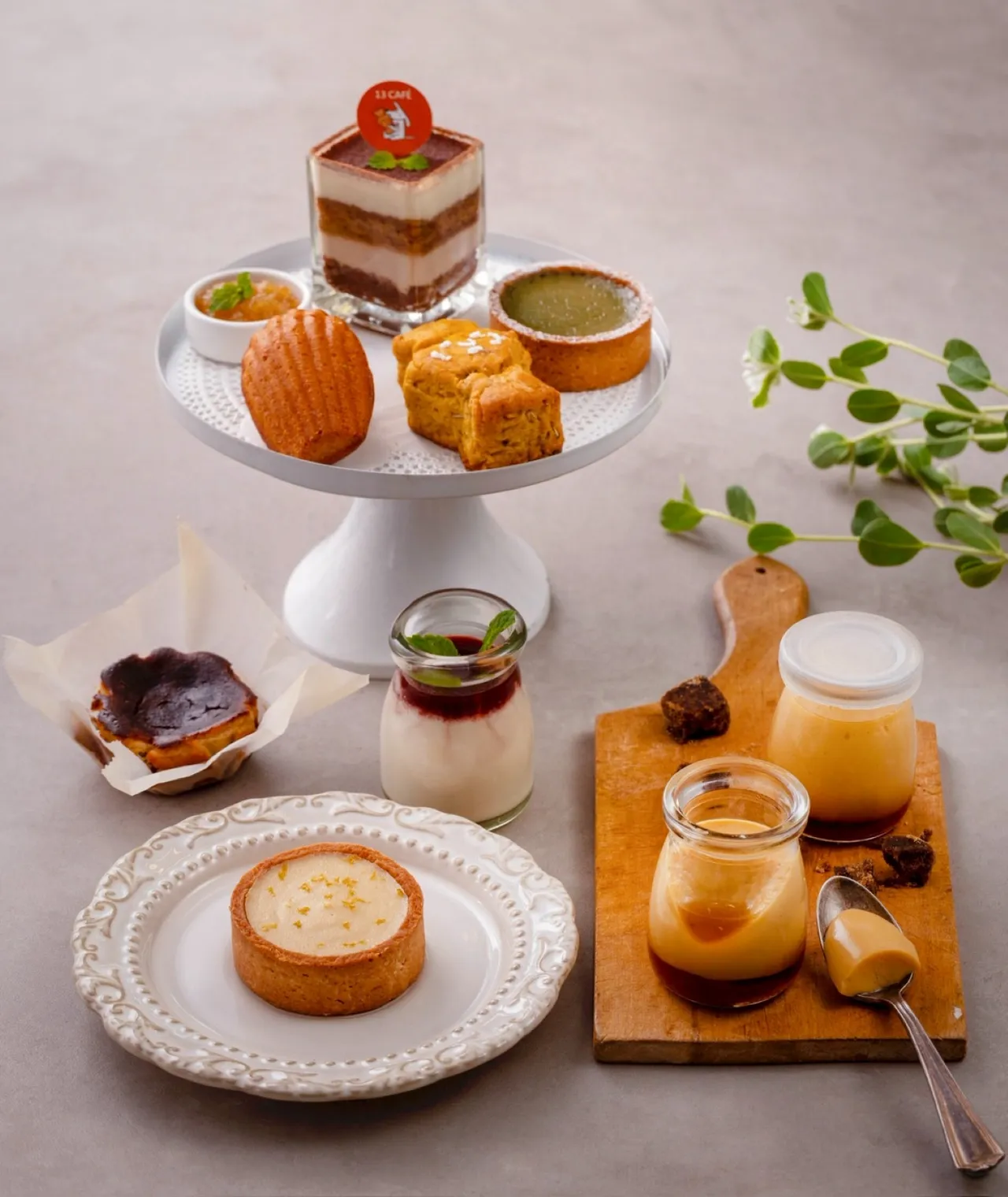 餐點攜手「里仁」、「玄米大吟釀」及「甜素-Sweet Vegan」等夥伴，貫徹「友善環境」的核心價值。館方提供