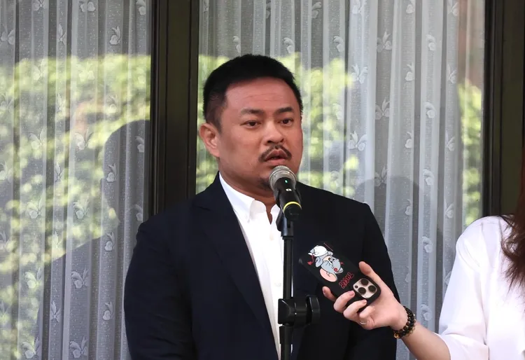 劳动部长洪申翰于立院回应太子集团员工申请失业给付相关问题。叶家玮摄