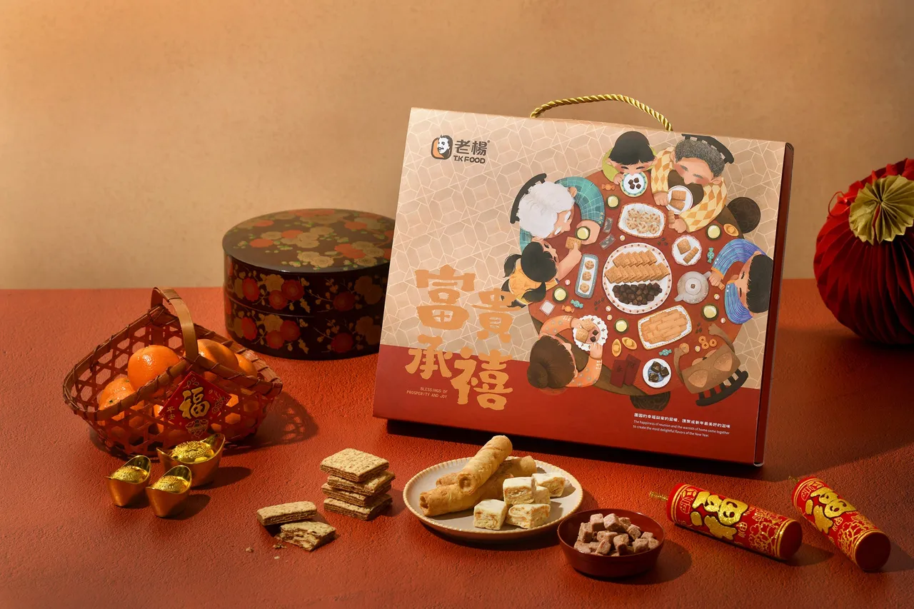 外盒灵感则来自过年团聚的场景，是最能够象征过年的画面。业者提供