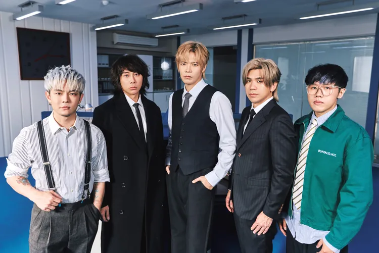 八三夭为新专辑预跑曲《没有翅膀的人》化身职场NPC。索尼音乐提供