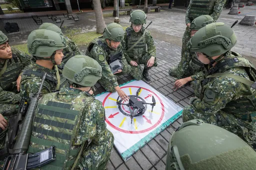 綠擋軍人加薪稱「只有僱傭兵看酬勞」　他轟：不然做功德？什麼慣老闆
