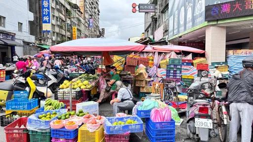 市府整顿南门市场周边摊贩占据道路乱像　摊贩陈情要求辅导就地合法
