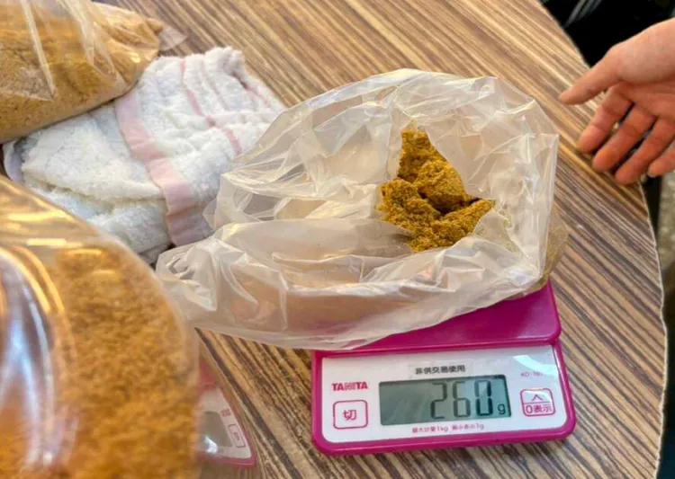 火鍋料抽驗結果顯示部分食材農藥超標、含毒素或違規添加物。台北市衛生局提供