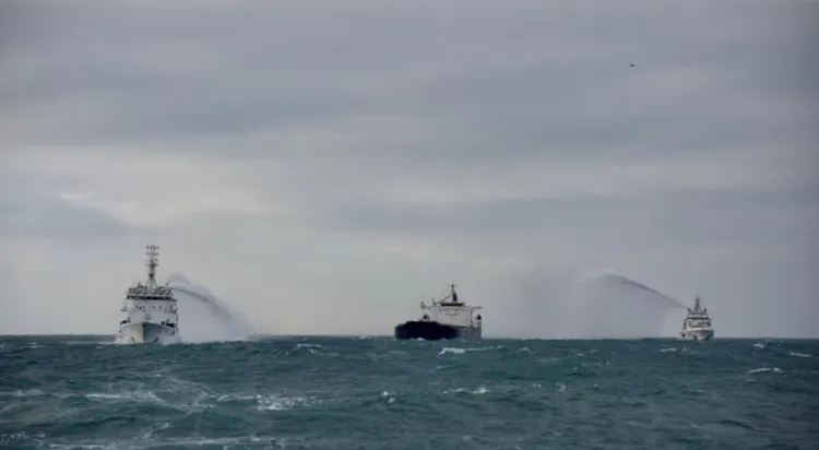 中國福建海事局公務船在台灣灘演練救援任務。翻攝福建海事局