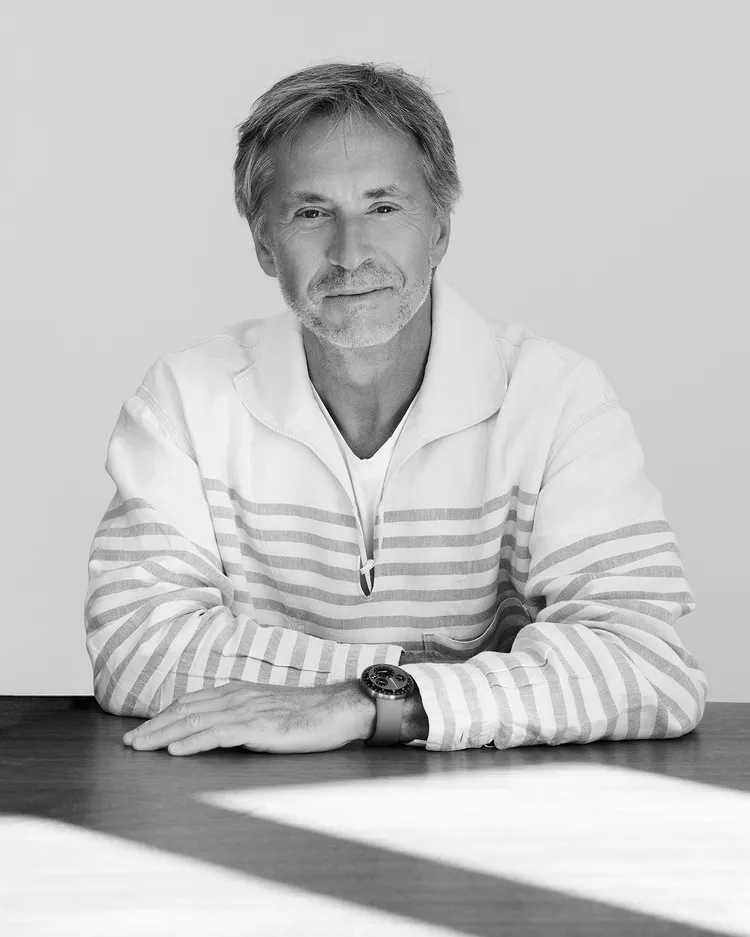 Ressence攜手工業設計大師Marc Newson打造TYPE 3 MN腕錶。品牌提供