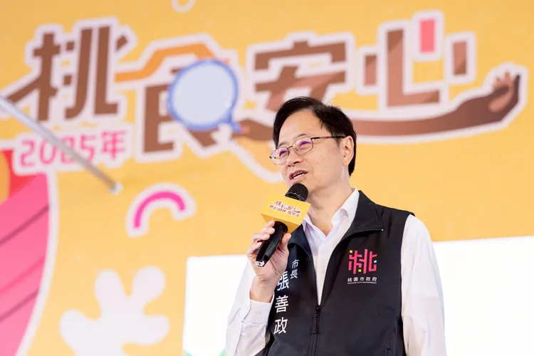 張善政出席嘉年華活動。桃園市府提供