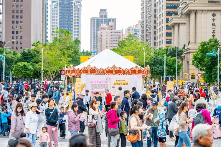 現場人潮。桃園市府提供