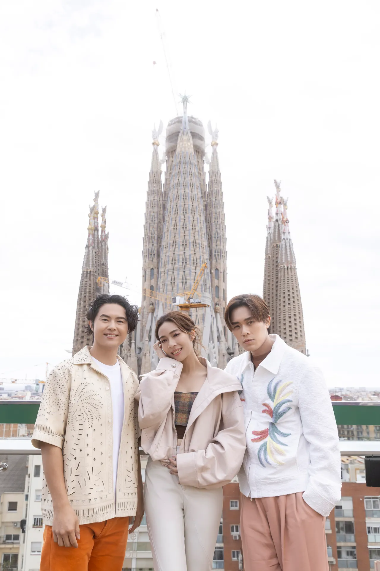 告五人朝圣「圣家堂」。相信音乐提供