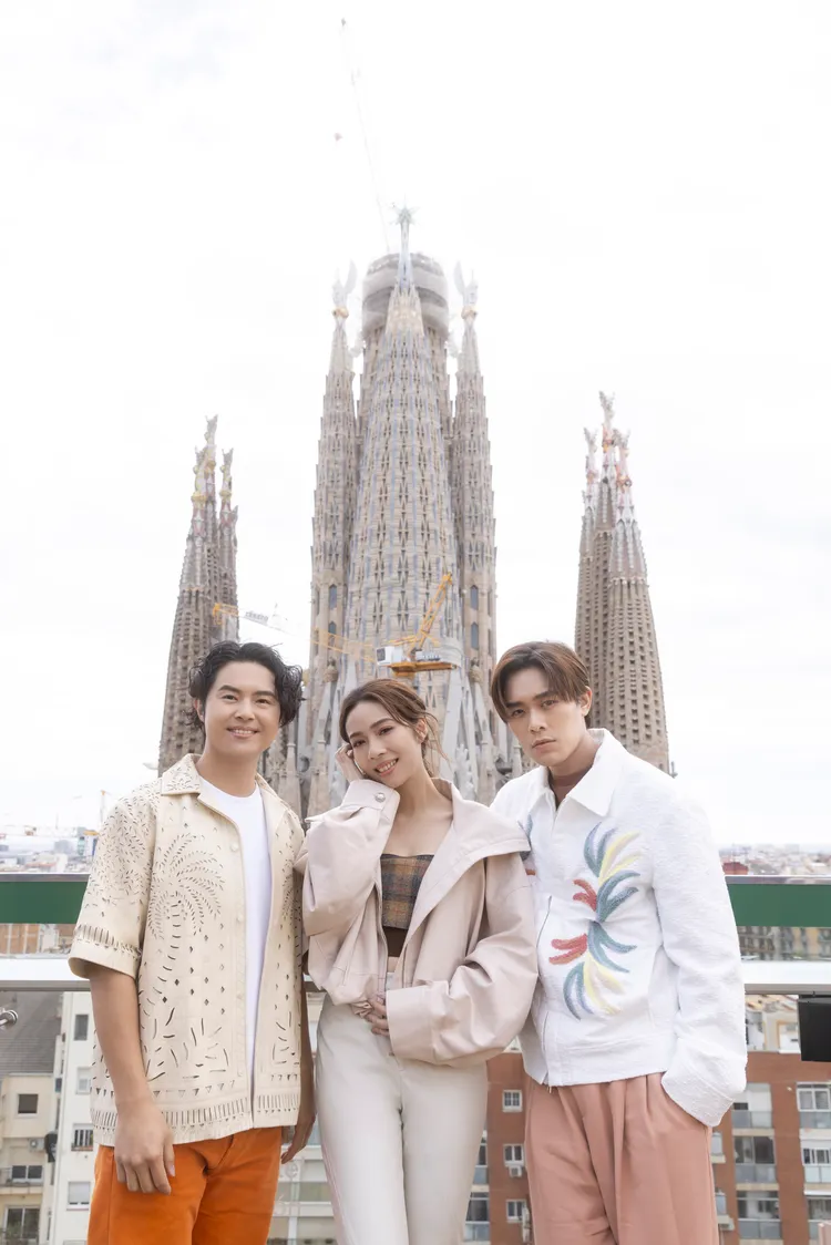 告五人朝聖「聖家堂」。相信音樂提供