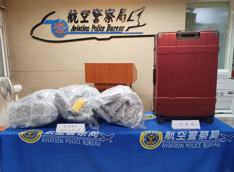 查扣毒品。航警局提供