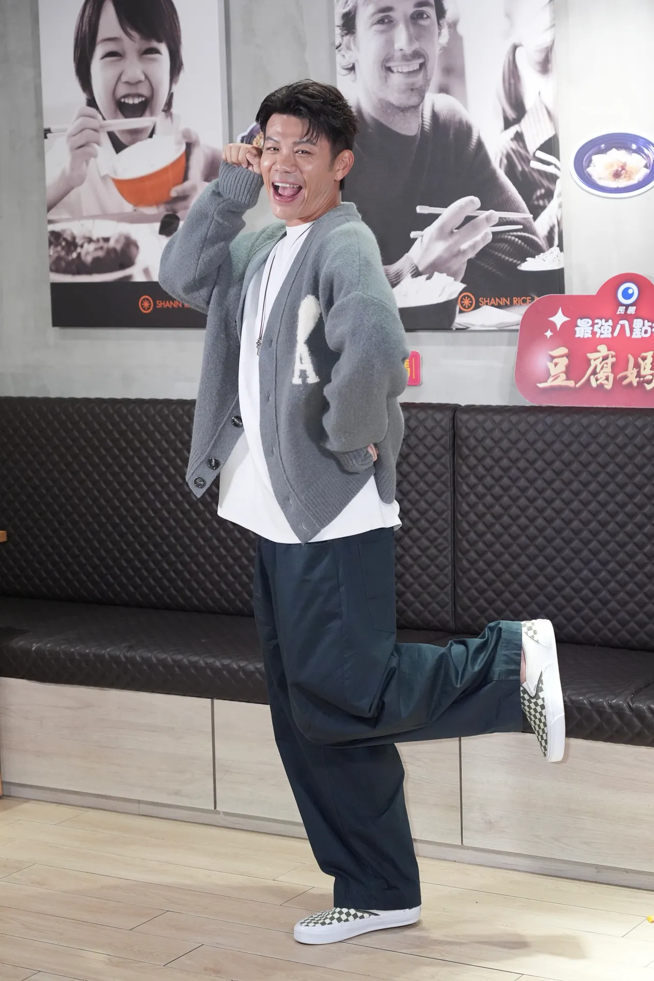 陈志强亲自帮老婆选剧中内衣款式。彭欣伟摄