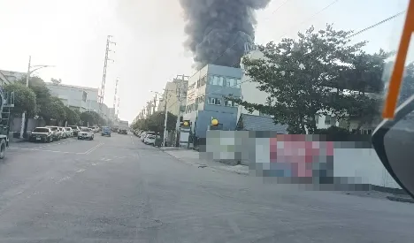 高雄大发工业区工厂大火。翻摄画面