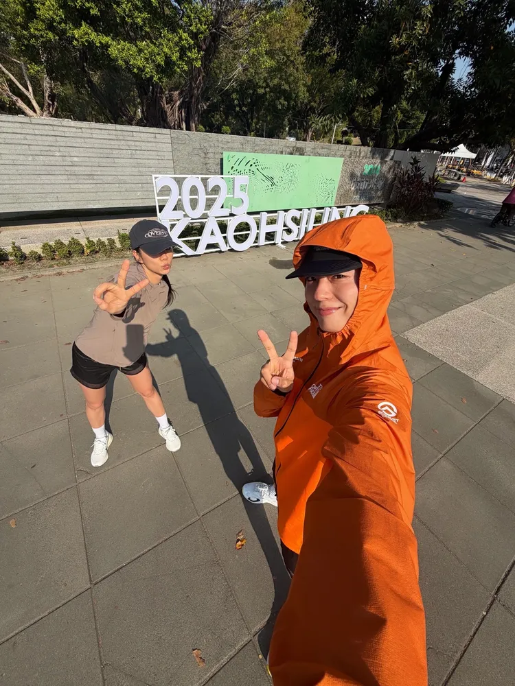 朴寶劍（右）約惠利去中央公園慢跑。翻攝朴寶劍IG