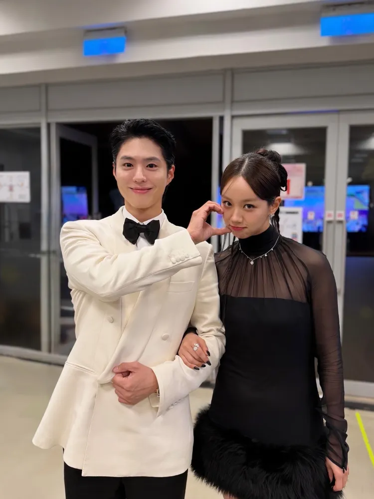 朴寶劍（左）、惠利10年前主演《請回答1988》。翻攝朴寶劍IG