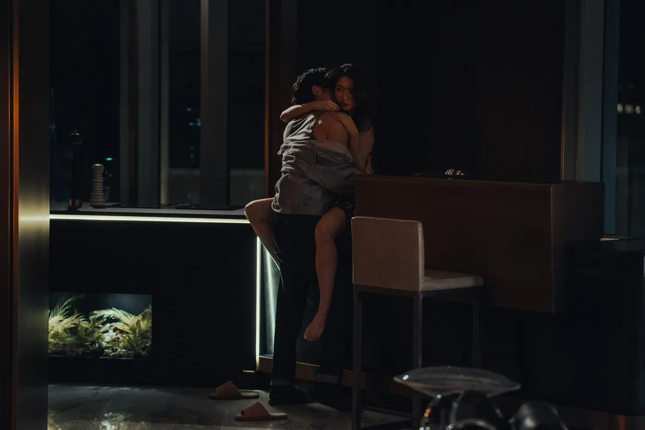 温昇豪在戲裡周旋多女。六魚文創提供