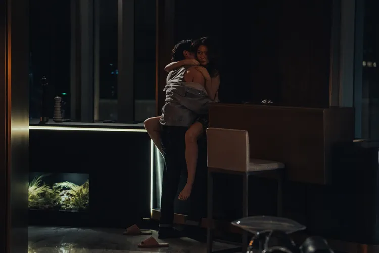 温昇豪在戲裡周旋多女。六魚文創提供