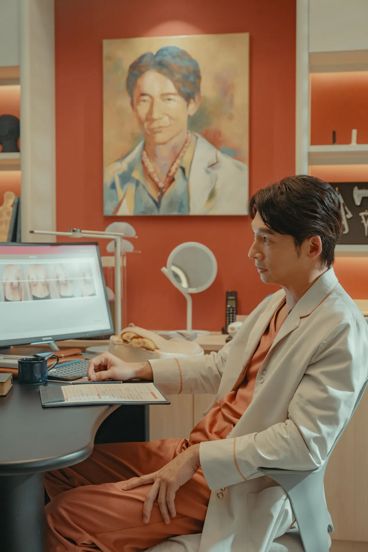 飾演整形名醫，温昇豪對外貌也有不自信的階段。六魚文創提供