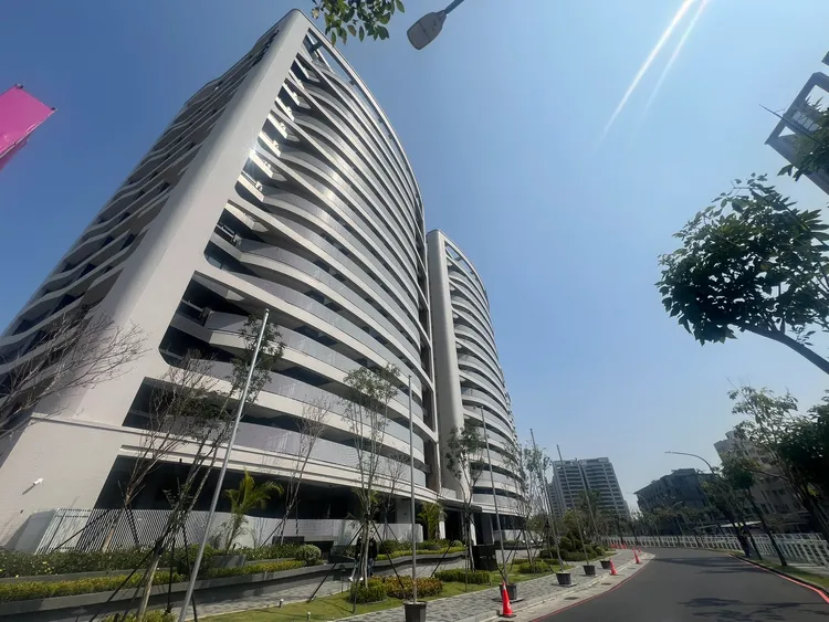 房市买气受到央行信用管制影响，今年全年估计仅剩26-27万户，创下近年来新低量。资料照片