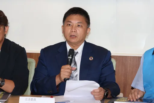 国民党吴宗宪竟问「沈伯洋父亲器官健在吗」 民进党：泯灭人性