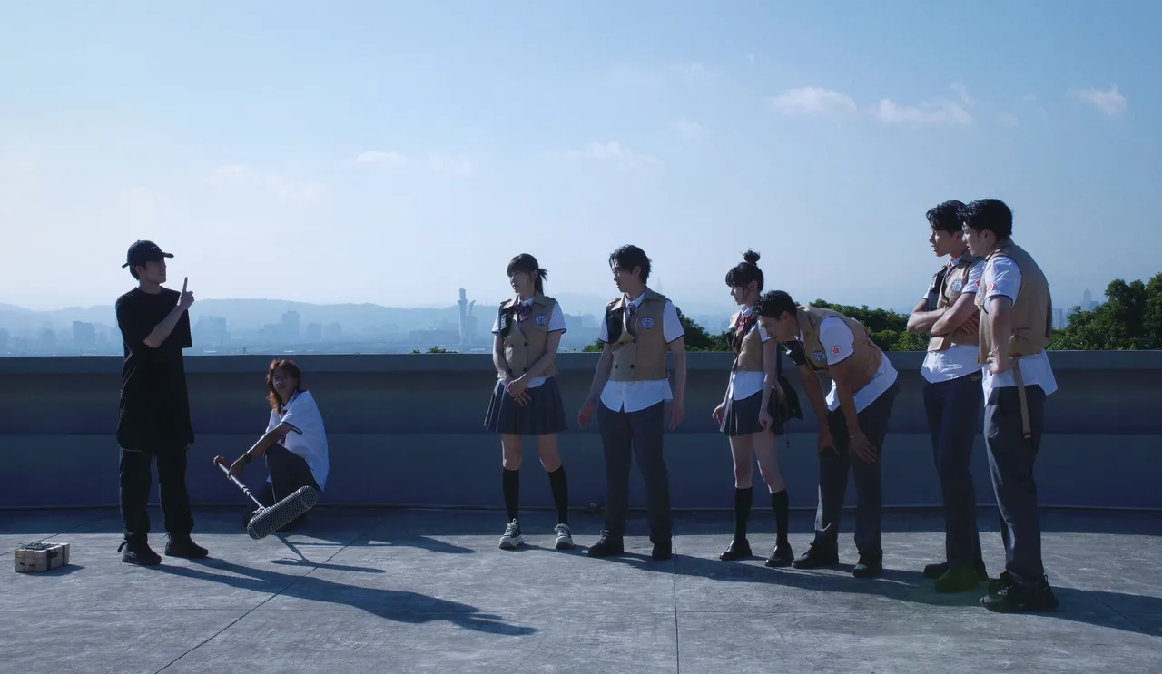 《百分之一相对论》结合了戏剧和密室逃脱、剧本杀元素，突破密室逃脱室内限制。映底子国际传媒股份有限公司提供