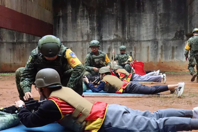 未來替代役男的標準變嚴格後，不只人數增加，還會出現許多本來不用當兵的人。民政局提供